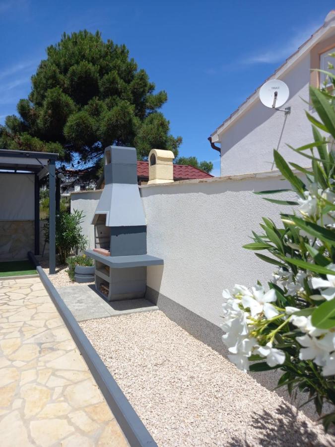 Apartmani Nella Vir Kültér fotó